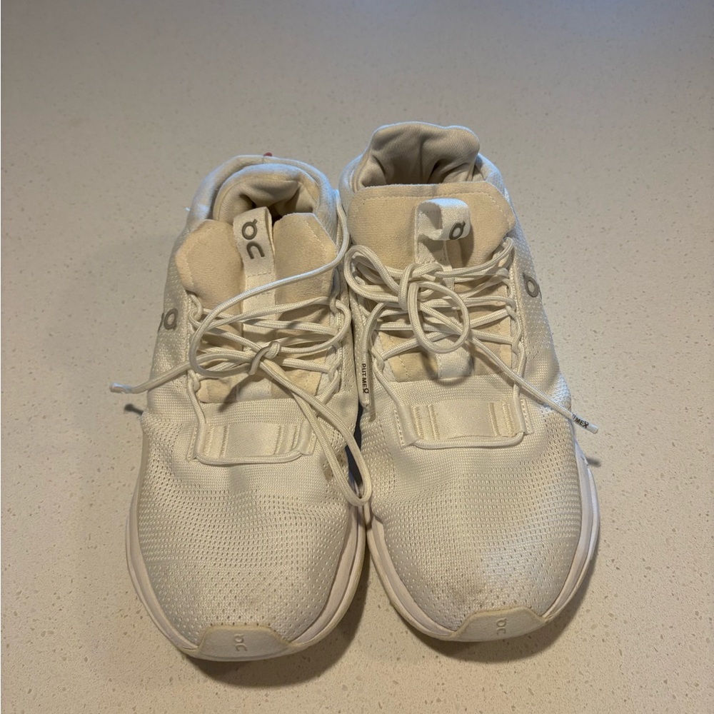 On Running women’s Cream Sneakers